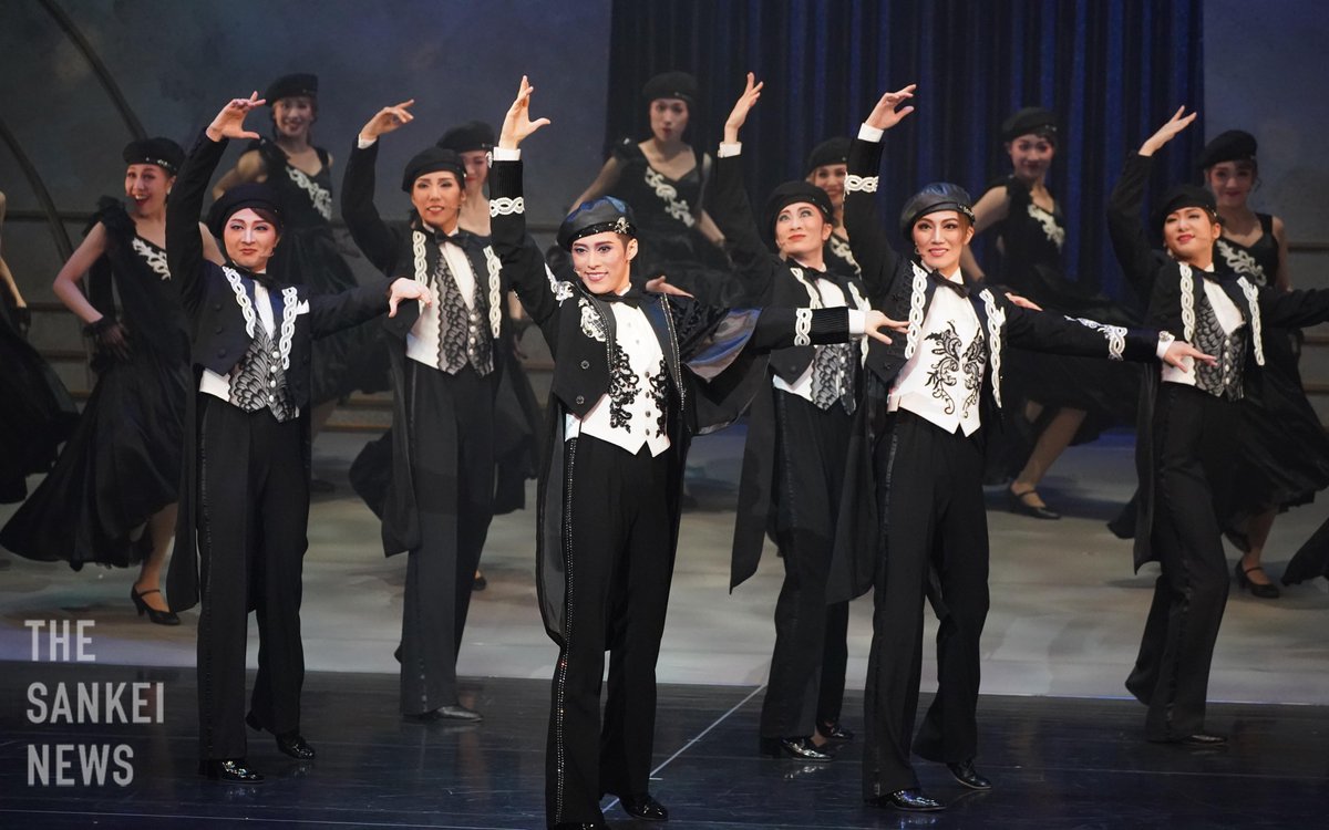 OSK日本歌劇団の「EXPO2025　REVUE　OSAKA」が
１９日の開幕を前に、１８日通し稽古が報道陣に公開されました。クールジャパンパーク大阪TTホールで２３日まで。
ほかの写真は→sankei.com/article/202509…

#OSK日本歌劇団 　#OSK　＃翼和希　＃千咲えみ