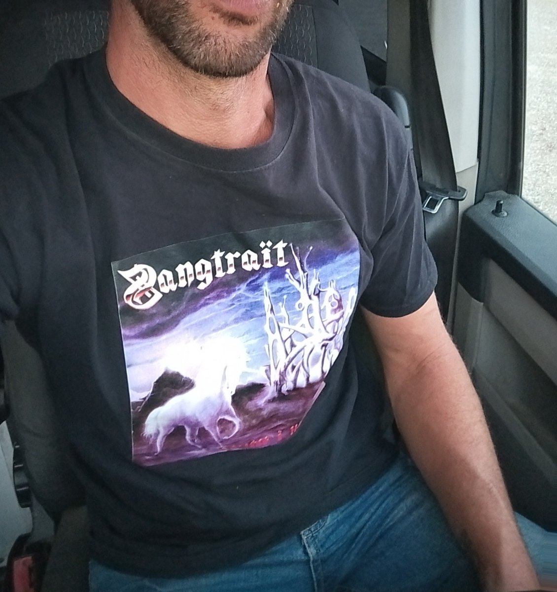 xavixarnego's tweet image. Quina enganyifa això de treballar... sort que és divendres i el &quot;cuerpessito&quot; ho sap!
Som-hi!!🎸🤘