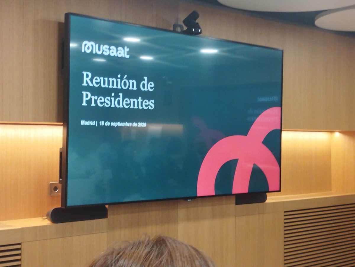 👷‍♂️ El presidente de #COATHuelva, Carlos Rodríguez, asistió ayer en Madrid al II Encuentro Institucional hna-CGATE 2025 y a la reunión de <a href="/Musaat_Seguros/">Musaat</a>  🏢, donde se presentó la póliza RC 2026.
🤝 Compromiso y representación de la #ArquitecturaTécnica.