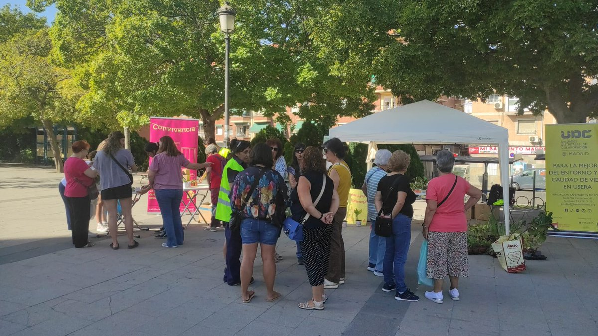 jmd_usera's tweet image. 📸Así de animada estuvo la jornada de intercambio  de esquejes, celebrada en la explanada de la @jmd_usera 
#Useraescucha
#UnidadesDistritalesColaboración
#Participación
🌱🪴🪴🌱