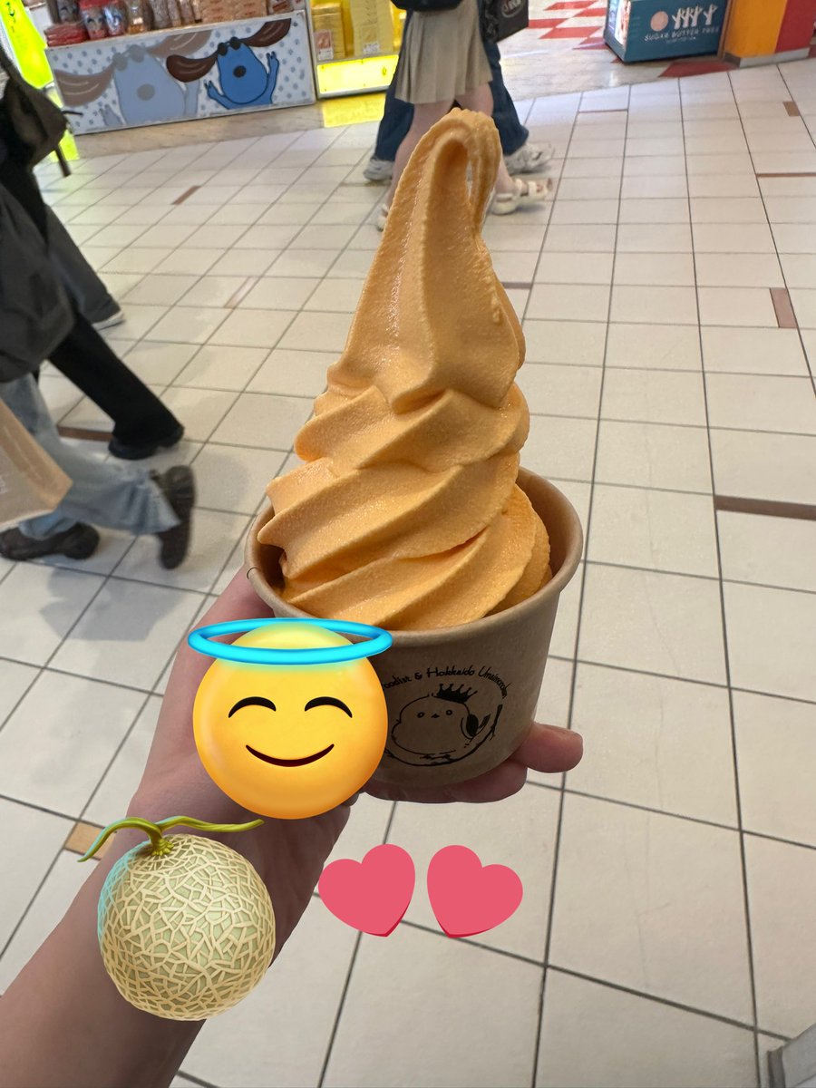 ダイバーシティの2階にある北海道うまいもの館のメロンソフトうまいからおすすめだよ🍦🍈