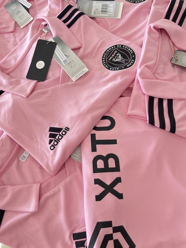 🦩 Steal deal Inter Miami Home 2022 🦩

£25 each ⚡️
Brand new w/ tag 🆕
Aeroready version 👕
Size S, M, L, XL 📏
Shipping worldwide 🌏
No fakes! Real products only 😎

🦩🦩🦩🦩

*Retweet would be very much appreciated 🙌