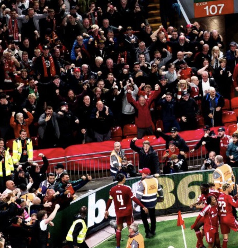Smigger95's tweet photo. The 107 last minute winning Reds 🔴 https://t.co/iyYu27lMrJ
