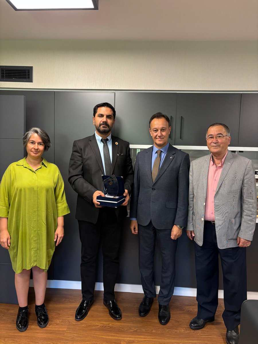 Türkiye Petrolleri Anonim Ortaklığı Genel Müdür Yardımcısı Rıza Özgür Temel  Beyefendiyi makamında ziyaret ettik. Odamıza göstermiş olduğu destekten ve misafirperverliğinden dolayı kendisine teşekkür ederiz