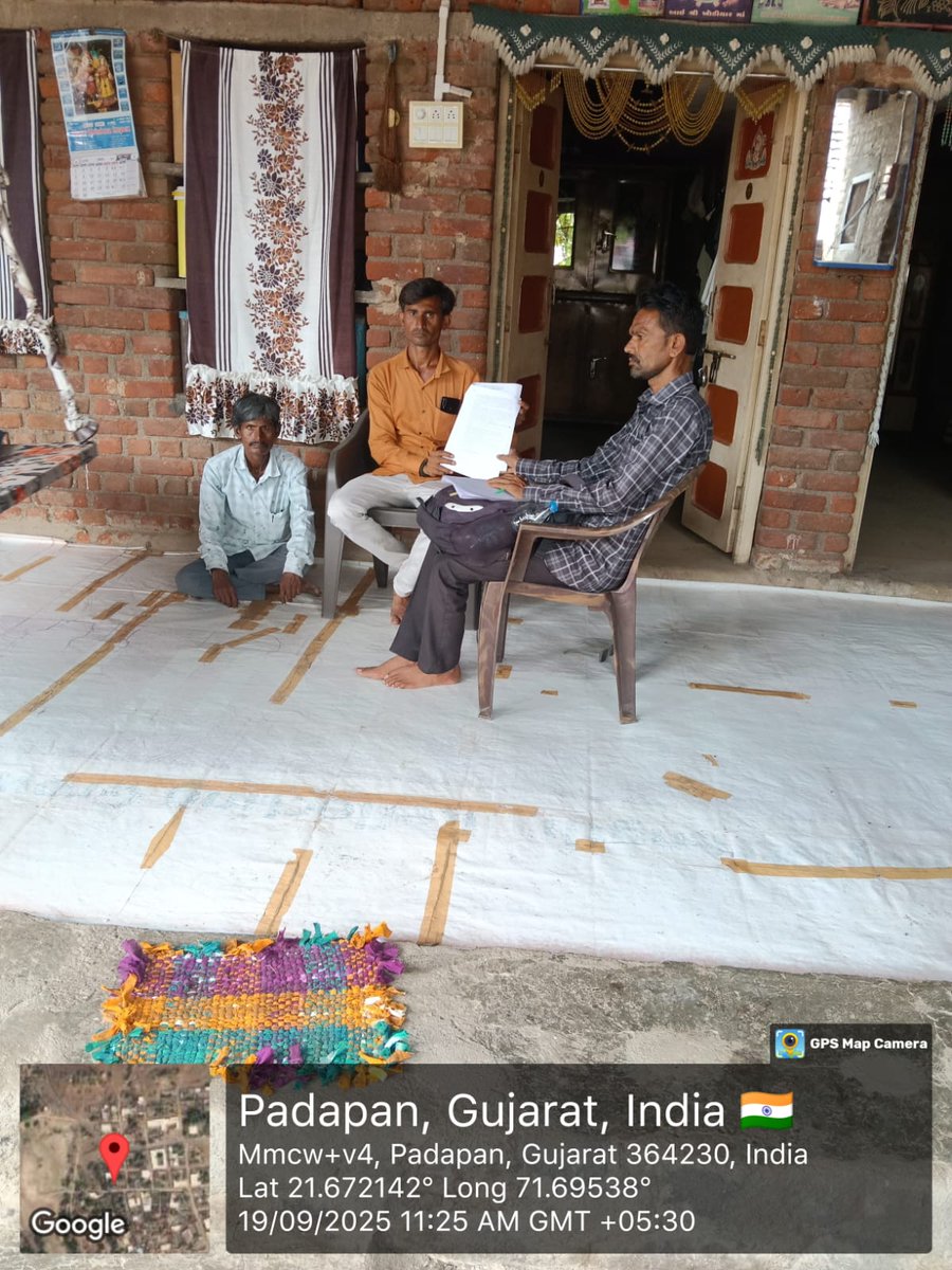 SihorTdo's tweet photo. શિહોર તાલુકાના વિવિધ ગામોમાં 'સ્વચ્છતા હી સેવા ૨૦૨૫ ' અભિયાન અંતર્ગત આજરોજ તા. ૧૯/૦૯/૨૦૨૫ ને દિવસે   વ્યક્તિગત  લાભાર્થીઓને  શૌચાલયનાં મંજુરી પત્ર અને પૂર્ણતાનું પ્રમાણપત્ર વિતરણ  કરવામાં આવ્યાં હતાં. #SHS2025 #SwachhataHiSeva2025 #Swachhotsav #NirmalGujarat2 #CRD_Gujarat https://t.co/fLZ7HNYJ7M