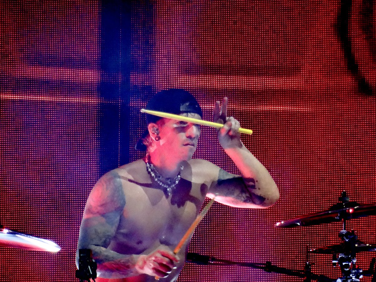 nitepsych0trip's tweet photo. #breachcincinnati #breachcincy #twentyonepilots https://t.co/psU45xFX8c