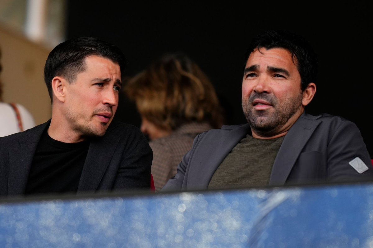 راؤول فاريلا (MARCA): لماذا لا يتحدث أحد عن ديكو؟ 

بعد مسيرته الناجحة كلاعب، وصل ديكو إلى برشلونة كمدير رياضي، وعمل في ظروف أصعب بكثير من زملائه في الأندية الأوروبية الكبرى. الصرامة في تطبيق قواعد اللعب المالي النظيف وسوء التخطيط الاقتصادي أجبرته على التعامل بدقة شديدة وابتكار