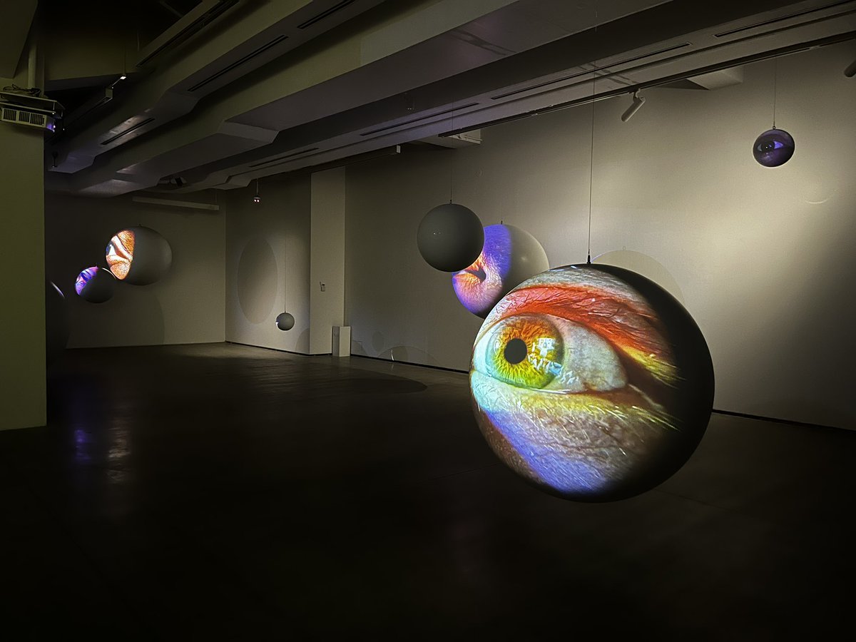 ヒグチユウコ トレーナー 3Dメガネで鑑賞中 ヒグチユウコ