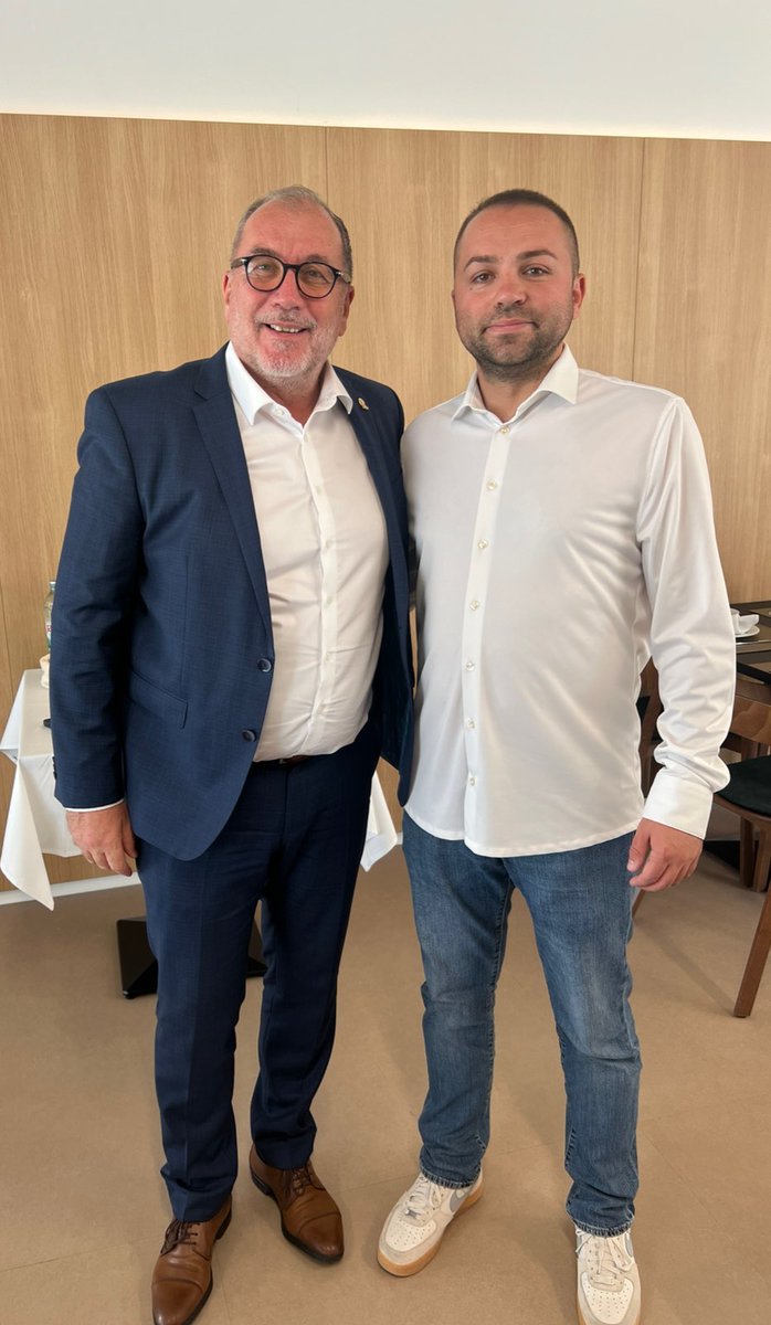 Славниот Хајдук ќе гостува во Кочани ✊✊✊

⚽️ Со гордост ви соопштувам дека по средбата со претседателот на <a href="/hajduk/">HNK Hajduk Split</a> Хајдук Сплит, Иван Билиќ, се договоривме за пријателски натпревар меѓу <a href="/gfkosogovo/">GFK Osogovo</a> и Хајдук во август 2026 година на нашиот „Никола Мантов“. Во знак на спортско