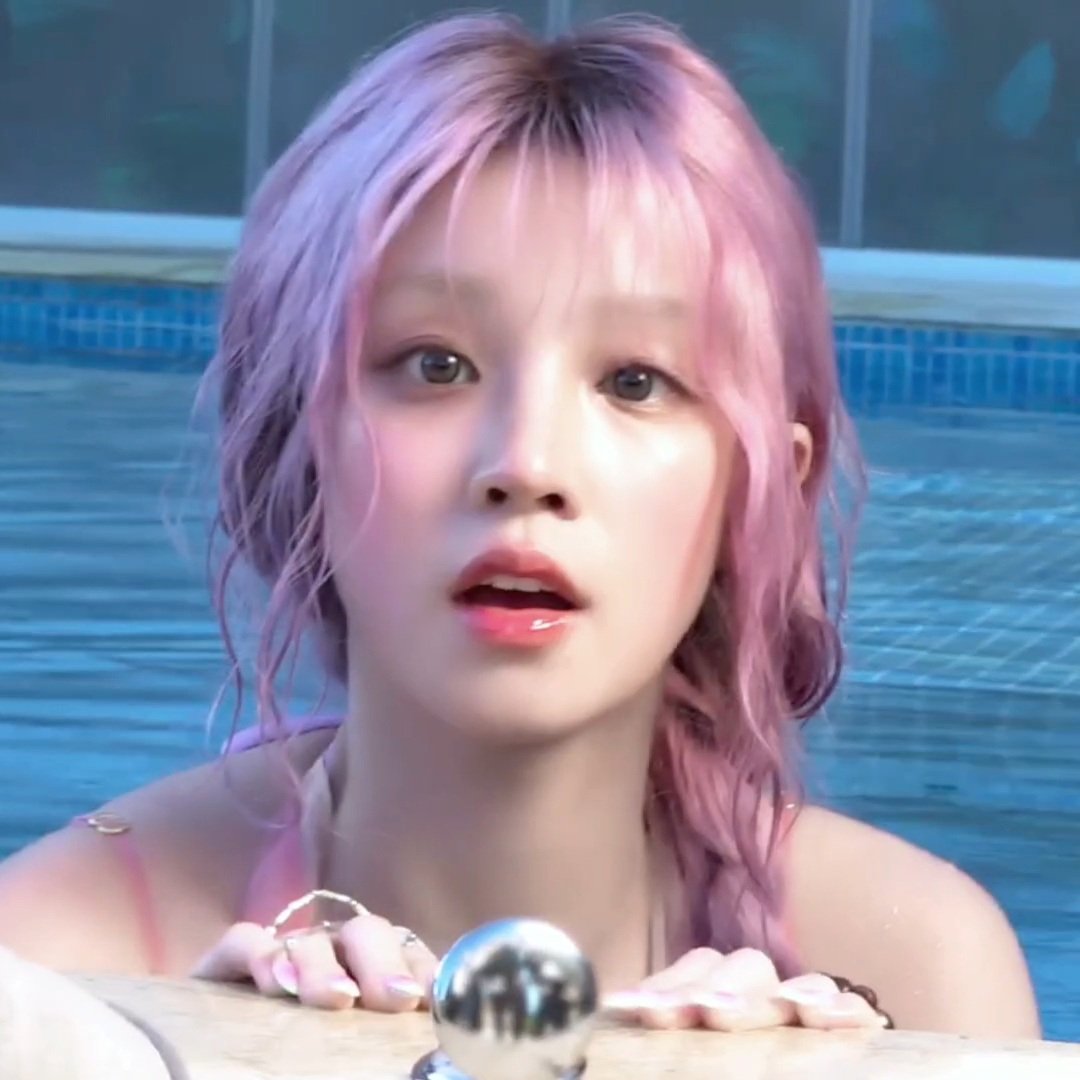 러뷰우 tweet media