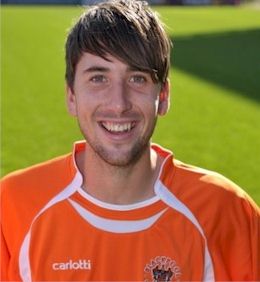 BFC_ExPlayers's tweet image. Happy 43rd Birthday today to former Pool defender &amp;amp; top fella ... Shaun Barker @barks5 @Queenbcakess 

Hope you have a great day Shaun !
👍😀🎂🍻⚽️🍊

#TopMan 
#Reggie 
#ManOfManyHairstyles