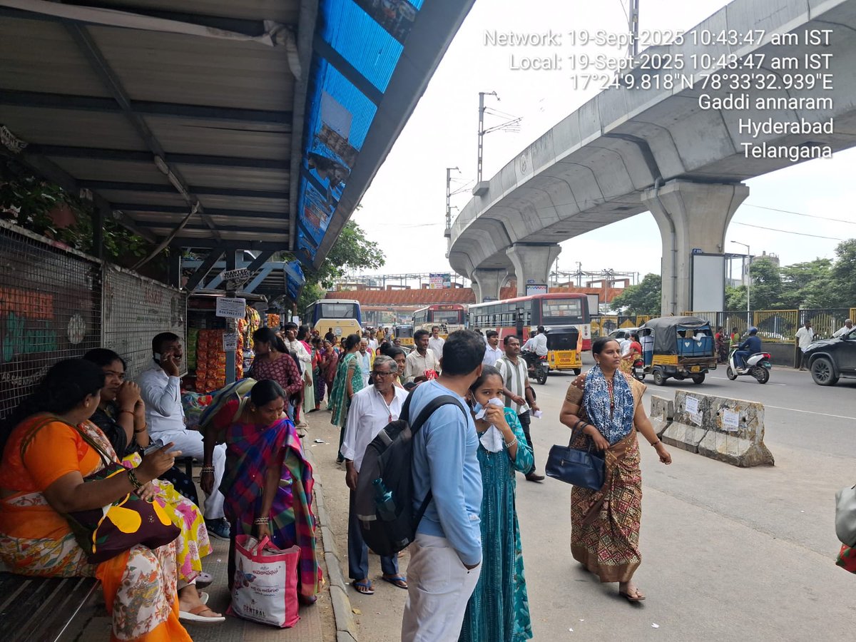MalkajgiriCop's tweet photo. The @sheteams_rck have formed special teams and are conducting decoy operations in hotspot areas across the Commissionerate to curb eve-teasing. 

#SHETeams #DecoyOperations #ForHerSafety #StopEveTeasing #WomenSafety #RachakondaPolice https://t.co/IcSqkknOPx