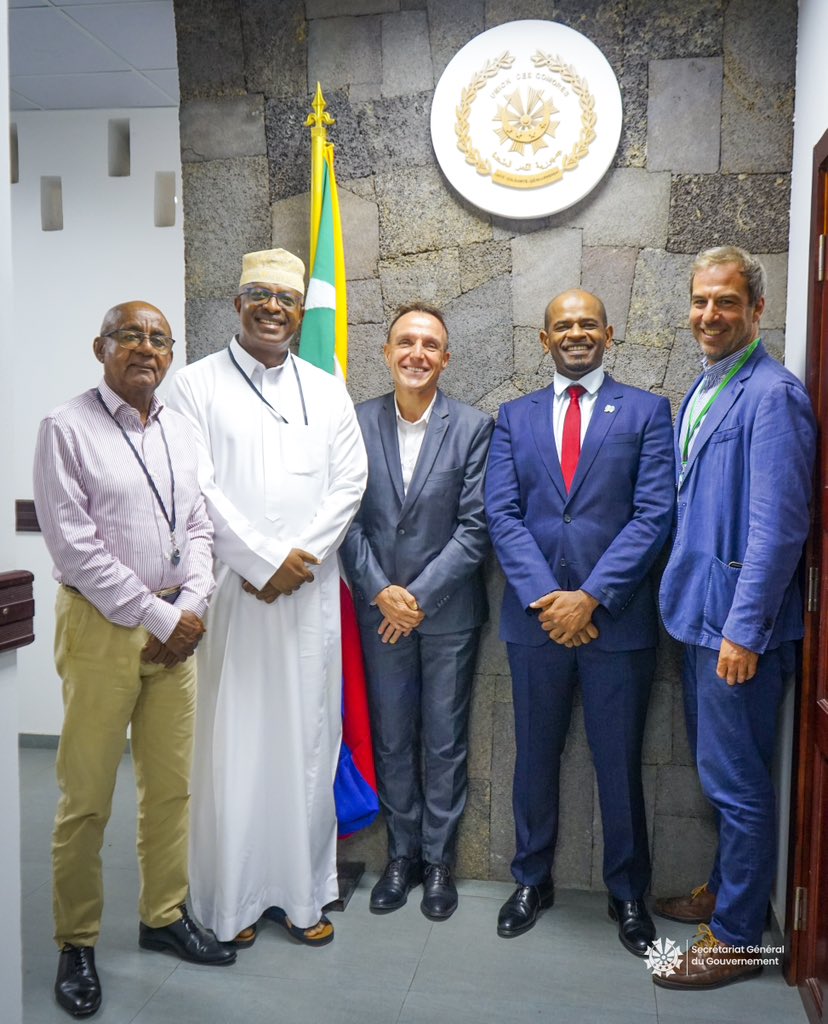 J’ai reçu Monsieur Thierry  LIABASTRE, directeur d’Agence de l’AFD. Cette rencontre, constructive et enrichissante, avait pour objet de matérialiser davantage notre coopération. J’ai rappelé, à cette occasion, que le peuple comorien attend du concret dans cette coopération, afin