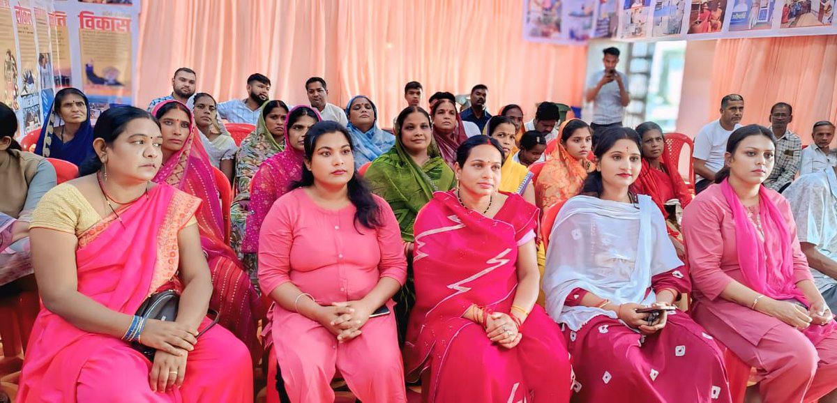 Sandhya_BJPCG's tweet image. आदरणीय प्रधानमंत्री श्री नरेन्द्र मोदी जी के 75वें जन्मदिवस पर जिला स्तरीय गांधी भवन बेसिक ग्राउंड बेमेतरा में मोदी जी के जीवन यात्रा आधारित प्रदर्शनी का उद्घाटन कर अवलोकन किया।

#HappyBdayPMModi 
@BJP4CGState @BJP4India