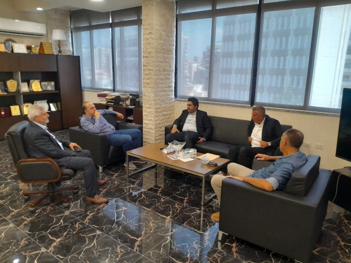 لقاء مثمر جمعنا بمدير عام مؤسسة مياه لبنان الجنوبي وسيم ضاهر برفقة رئيس بلدية كفرجرة تطرقنا خلاله الى المعوقات التي تحول دون تأمين المياه الى القرى الجزينية واهمها التراجع الكبير بالتغذية الكهربائية، على أن تبدأ المعالجة من بلدة كفرجرة و تطال القرى المجاورة صعوداً في مراحل لاحقة.