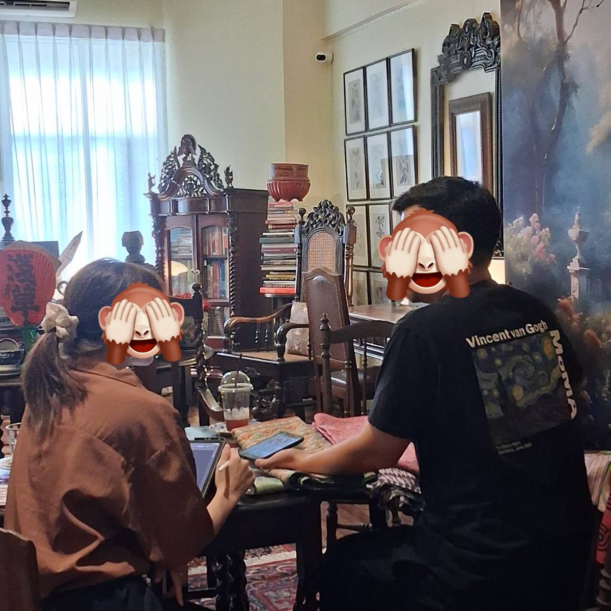 amulin67_'s tweet image. วันนิ้พ้มมาสตูฯชเวผ้าพิมพ์ลุนตยา คือคุณจ่อยเจ้าของเขาเชี่ยวชาญด้านลายผ้าพม่าเลยให้ช่วยออกแบบลายลุนตยาเจ้าพี่ให้เป็น'ลายเฉพาะของเจ้าพี่'✨️🥺🌹

คับ คือกุ จริงจังกับเรื่องเล่นๆมาก55555555ไม่รุ้เอาไปทำไรได้มั่งแต่สนองนี้ดก่อน แบบว่า ฮื้อๆเผื่อสักวันได้ทำผ้าทอลายเจ้าพี่ เหรอ…