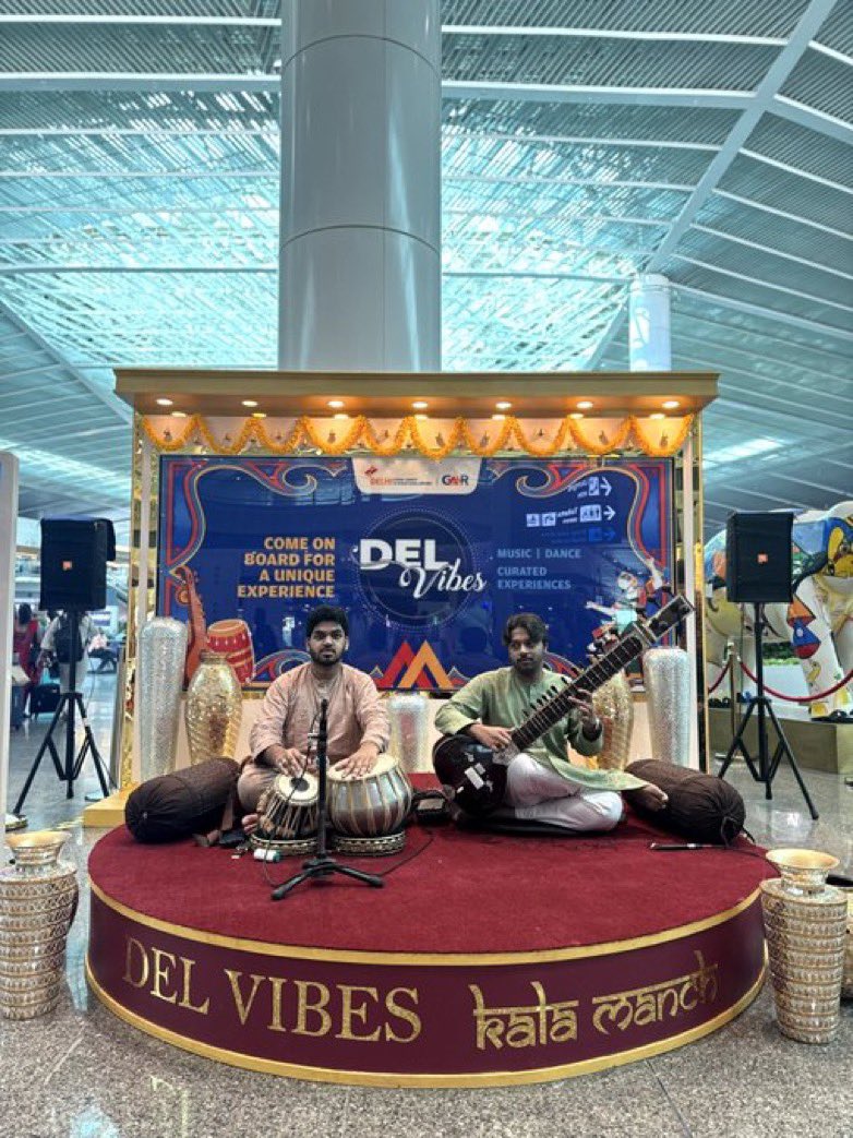 TheJetSpray's tweet image. Boarding meets beats with #delvibes at @delhiairport! 🎶

Turning Terminal 1 into a symphony of travel dreams.

#DelVibes #DelhiAirport #TravelWithMusic