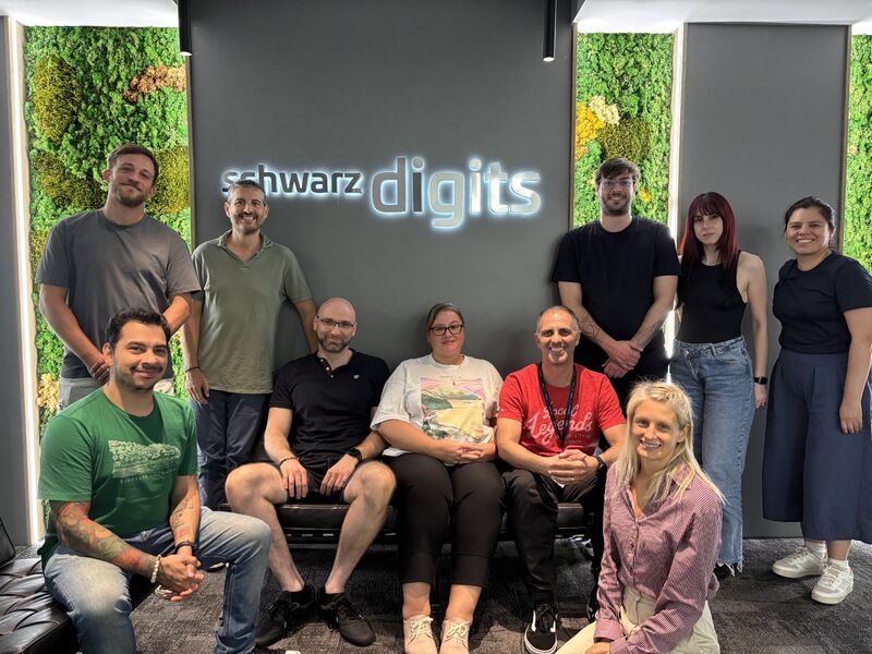 INTERACTUAR2001's tweet image. Volvemos a Schwarz Digits esta vez con la formación de #speakingwithanaudience. Dos días descubriendo la capacidad para transformar sus presentaciones y hacerlas llegar al público. #interactuar #aprehenderdisfrutando #teatrodeempresa interactuar.es