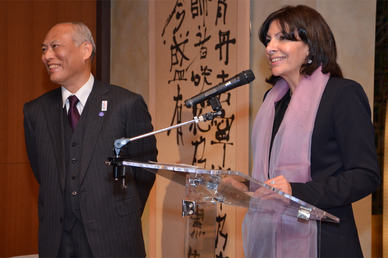 CerfiaFR's tweet image. 🇫🇷🇯🇵 FLASH | Les notes de frais d'Anne Hidalgo révèlent que la maire de Paris s'est offert, lors d'un voyage officiel, des soins à 858 € au Paradise Beauty Salon de l'hôtel Okura à Tokyo. Une note passée au nom d'Ana Hidalgo. Ces documents proviennent de la Mairie de Paris, qui…