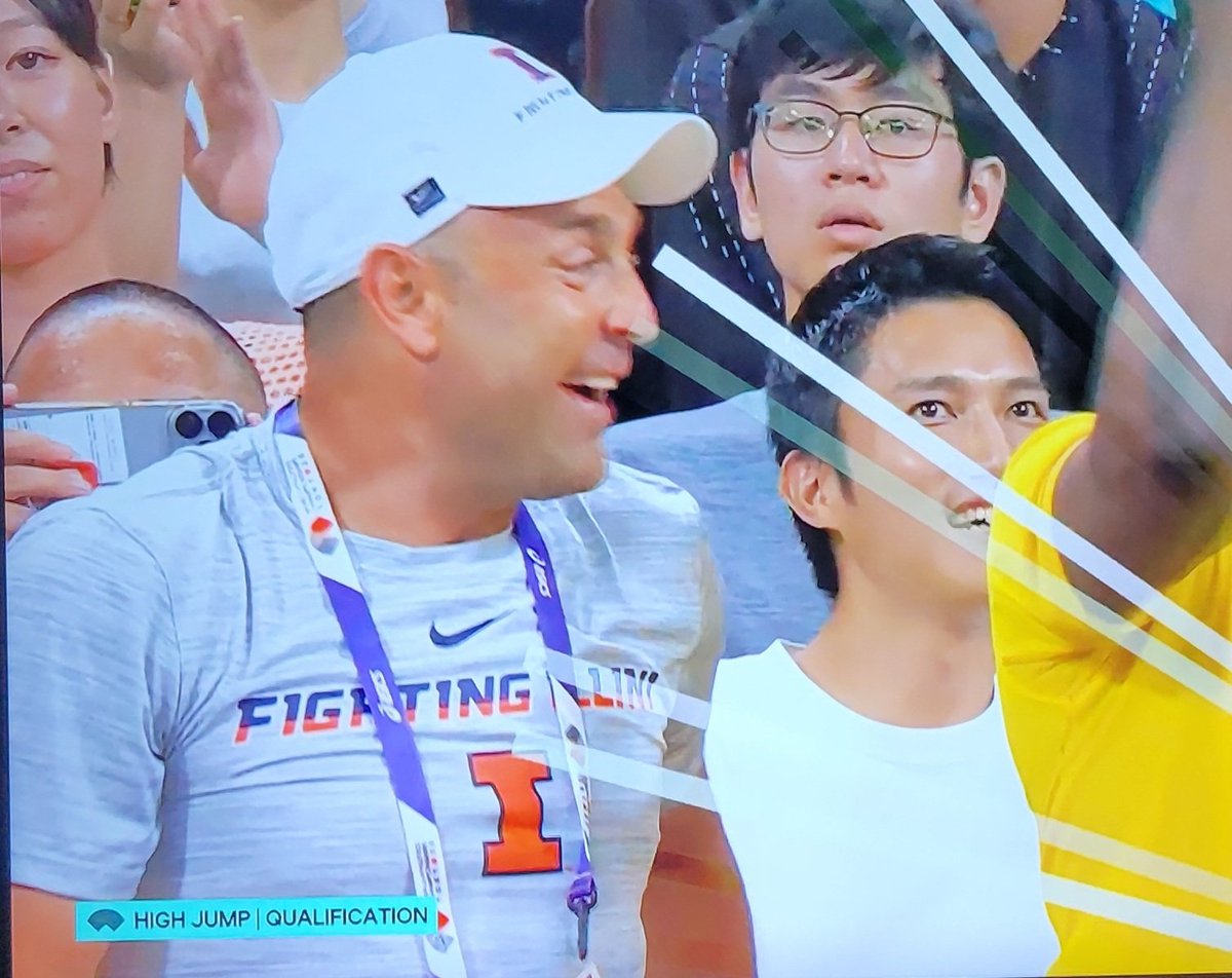 trackscotttrack's tweet image. @IlliniTrackXC represented at  @WACTokyo25, #roseyeboah (for Ghana) makes the final! 1.92 to advance. @Illini_tfxc_dir close by (front row, left of flag). #FightingIllini t-shirt of course! GO ROSE! Altius!