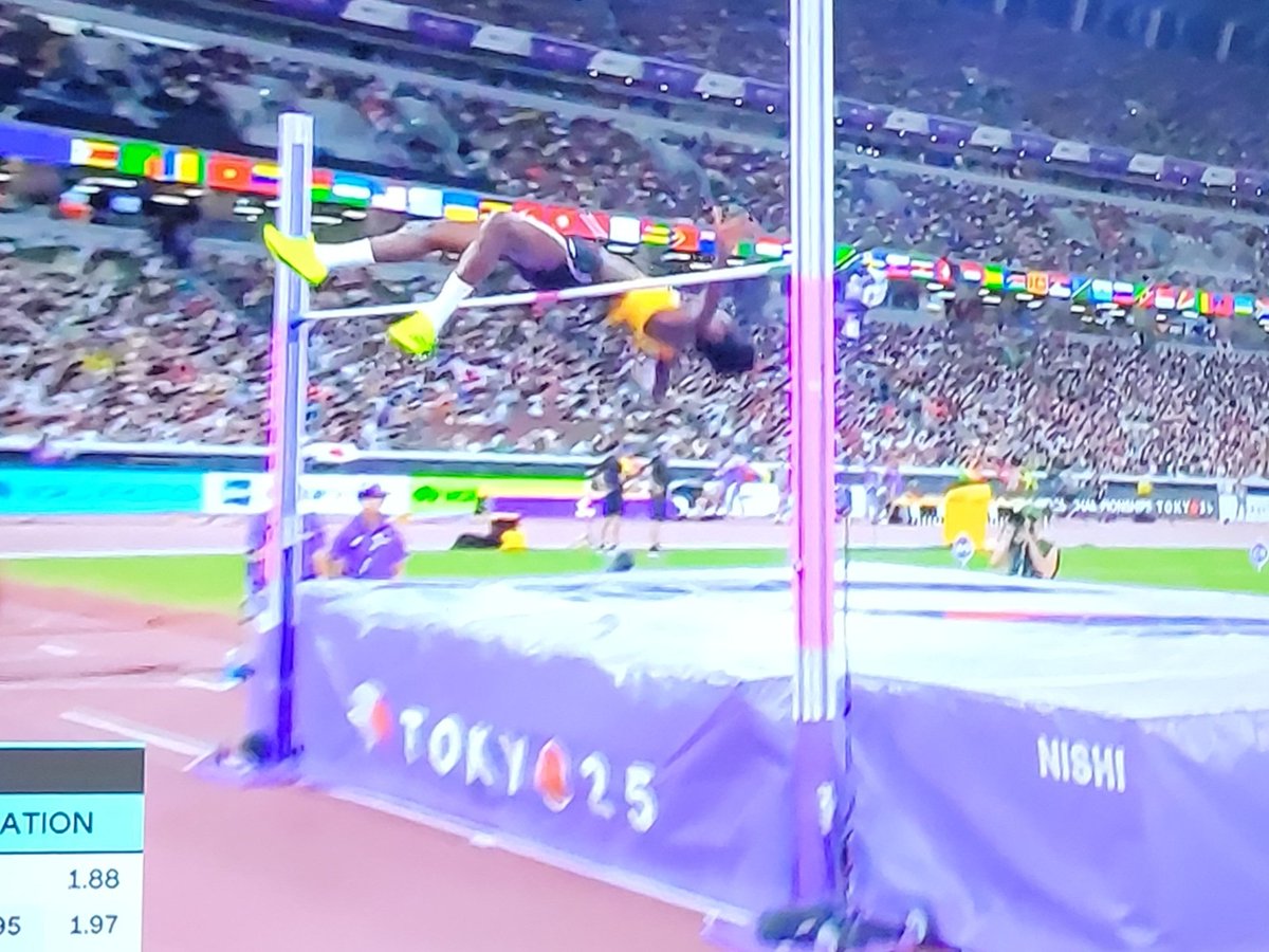 trackscotttrack's tweet image. @IlliniTrackXC represented at  @WACTokyo25, #roseyeboah (for Ghana) makes the final! 1.92 to advance. @Illini_tfxc_dir close by (front row, left of flag). #FightingIllini t-shirt of course! GO ROSE! Altius!