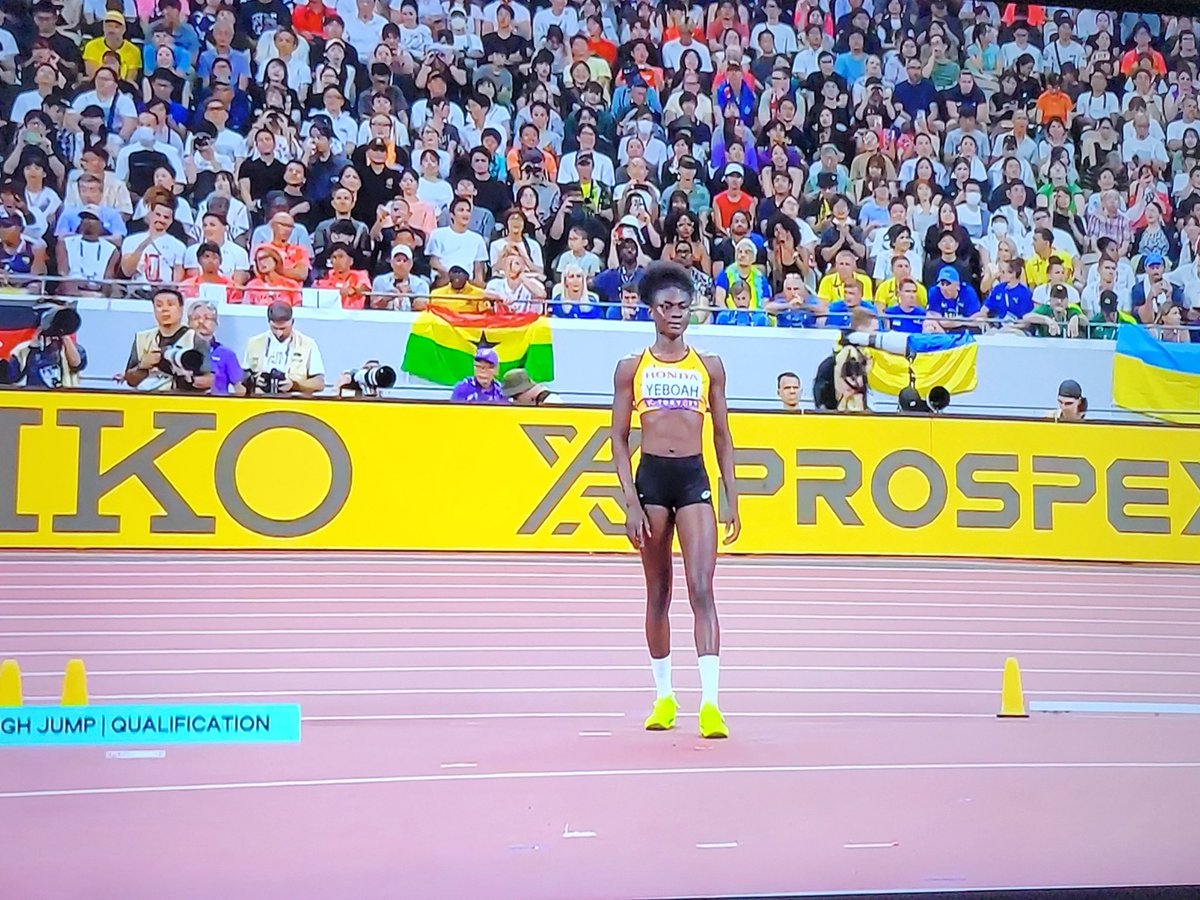 trackscotttrack's tweet image. @IlliniTrackXC represented at  @WACTokyo25, #roseyeboah (for Ghana) makes the final! 1.92 to advance. @Illini_tfxc_dir close by (front row, left of flag). #FightingIllini t-shirt of course! GO ROSE! Altius!