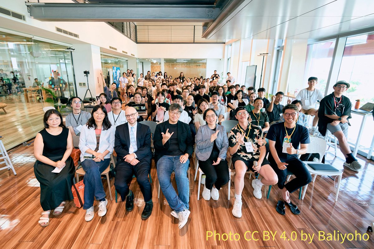 TAIWANmoda's tweet image. That&apos;s a wrap on #FacingTheOcean 🌊! The multinational civic tech event brought together innovators from #Taiwan🇹🇼, Japan🇯🇵, and South Korea🇰🇷 to build digital solutions for the public good. The future of public-private partnership🤝is bright! #CivicTech #moda #Innovation