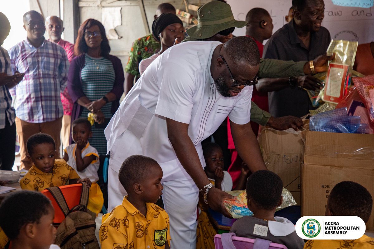 AccraMetropolis's tweet photo. Mayor of Accra directs schools to inscribe “Oobaakɛ" at entrances to promote Ga language

https://t.co/0l08olSr5j https://t.co/bAESqFyOeN