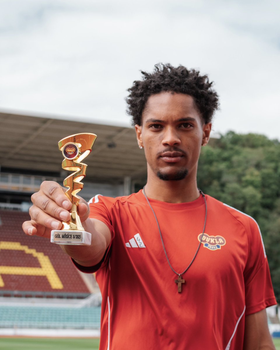 FKDuklaPraha's tweet photo. 𝗗𝗨𝗞𝗟𝗔 𝗚𝗢𝗔𝗟 𝗢𝗙 𝗧𝗛𝗘 𝗠𝗢𝗡𝗧𝗛 🥇🎯

Nejlepším gólem srpna jste v hlasování zvolil Namoryho branku proti pražské Spartě 🫵🤯

Namo, gratulujeme! 🔥💪

#fkdukla https://t.co/0gfatjEgi9