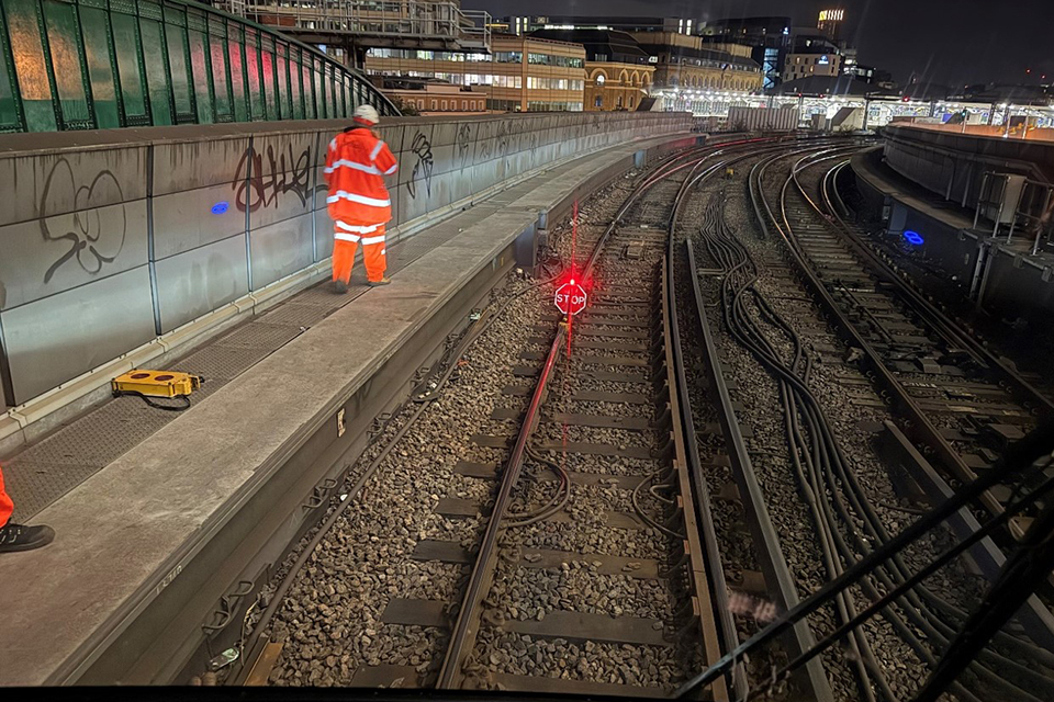 We’re preparing a Safety Digest gov.uk/government/new… following a near miss between a passenger train and possession support staff between Blackfriars and London Bridge, 30 July 2025. 

Find out more at raib.gov.uk 
#NearMiss #TrackWorker #LondonBridge