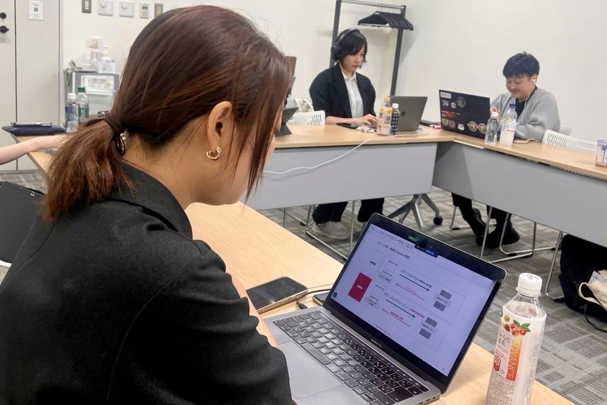 ctf4g's tweet image. 本日のワークショップはWeb分野がテーマです👩‍💻
代表の中島より、Webにまつわる脆弱性の概要と原理や、ローカルプロキシツールであるBurpSuiteの使い方などを解説していきます💪
講義で出た脆弱性が後に控えている演習で使えるかも...👀 #ctf4g