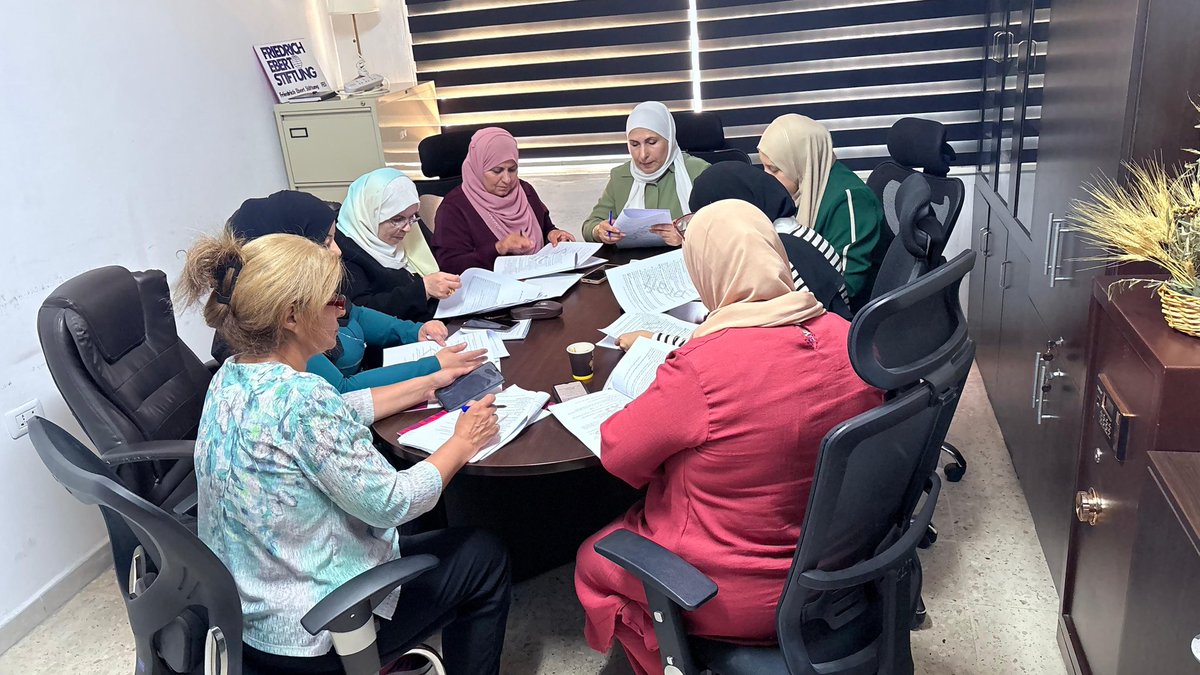 اختتمت شركة سفراء الريف للتدريب والتنمية المستدامة، بالشراكة مع مركز وسطاء التغيير للتنمية المستدامة وبالتعاون مع مؤسسة فريدريش إيبرت، تدريبًا متخصصًا حول “كسب التأييد” استمر على مدار ثلاثة أيام في محافظة عجلون، ضمن نشاطات ملتقى نساء الريف – حركة متساوية حيث شارك في التدريب 25