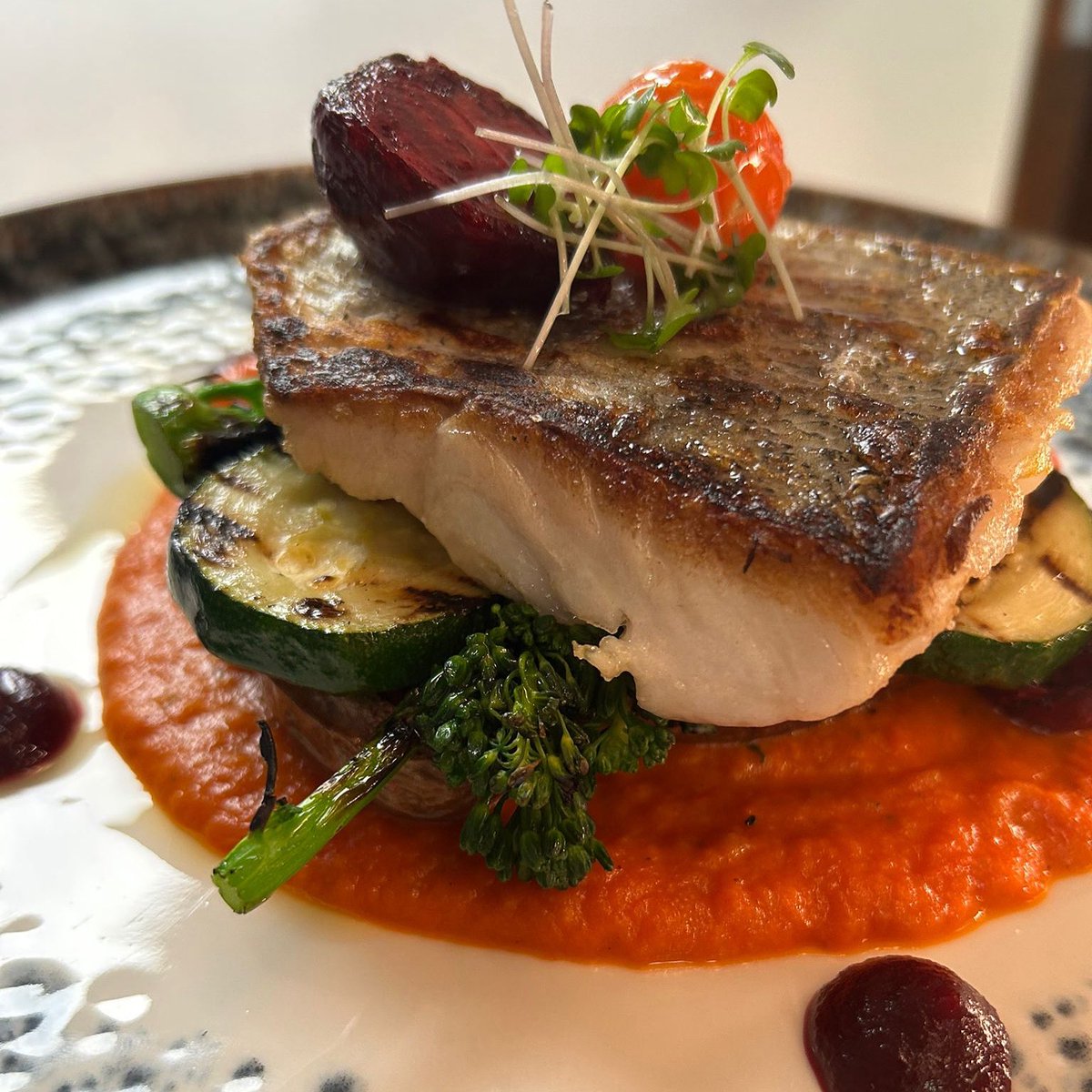 TridentHotel's tweet photo. Whether it’s a relaxed lunch, carvery, dinner or drinks, our menus are full of flavour and feel-good favourites 😍 

#WharfTavern #Kinsale #FoodieFavorites #ChefSpecial #Cork   #CorkFoodies #IrishFoodie #TasteOfCork #FoodieEscape  https://t.co/eRHtxaK8AJ https://t.co/rbcryUBas5