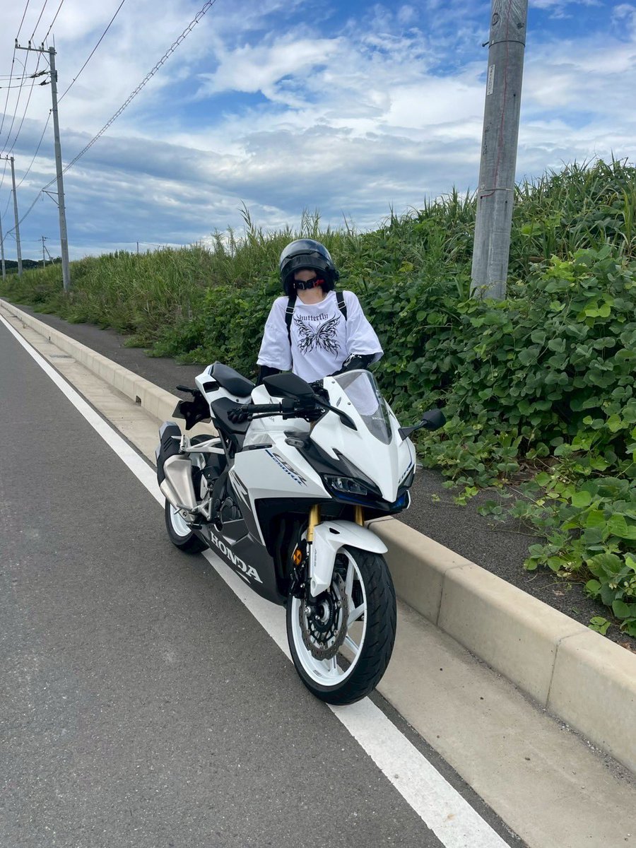 417_sam4's tweet photo. 天気良かった〜絶対またすぐ乗る🏍 https://t.co/vcvI1E3T62
