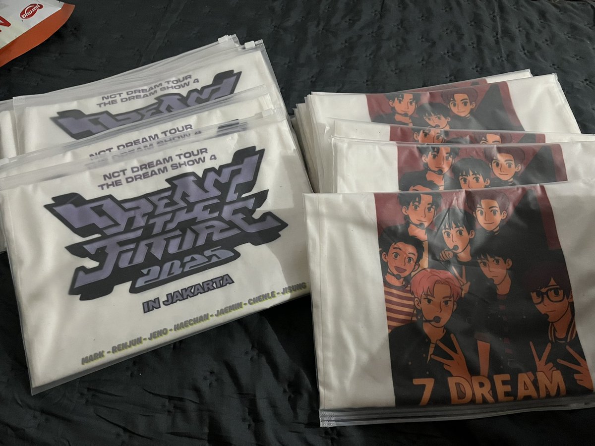 Kelinci_bobo's tweet image. ✨Freebies TDS 4 in Jakarta✨ 
By 
@kelinci_bobo

🗓️ 28-29 Sept 2025 (Day 1 &amp;amp; Day 2) 
📍JIS
⏰ TBA

💚 Like &amp;amp; RT this post
💚 Meet me &amp;amp; say hi🖐️
💚 Open Trade, DM

🔗 Limited Qty
🔗 Pls tag me if you get the freebies

See you Sijeuni 💚

#TDS4INJAKARTA #THEDREAMSHOW4inJKT