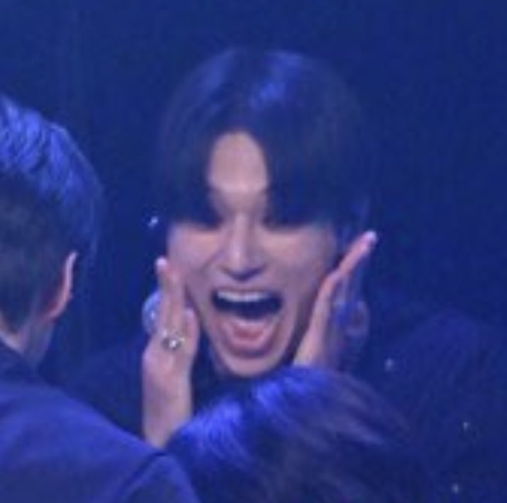 alienfiresign's tweet photo. WOOYOUNG IS SO ME THIS IS EXACTLY HOW I LOOKED AT THIS PHOTO AND THEN NOTICED TWIN IN THE BACKGROUND PULLING THE SAME FACE https://t.co/coRYzxtEvP