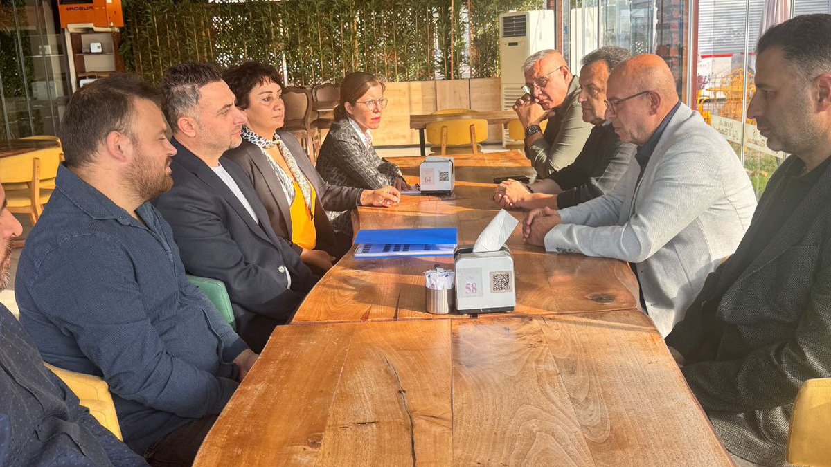 📣 EMADDER’DEN LASTİK-İŞ SENDİKASINA ZİYARET 

Emeklilikte Adalet Derneği Yönetim Kurulu Kocaeli İl Temsilcilerimiz olarak, Kocaeli’de Lastik-İş Sendikası Genel Başkanı Sayın Alaaddin Sarı ile görüşme gerçekleştirdik.

Ziyaretimizde, milyonların ortak beklentisi olan kademeli
