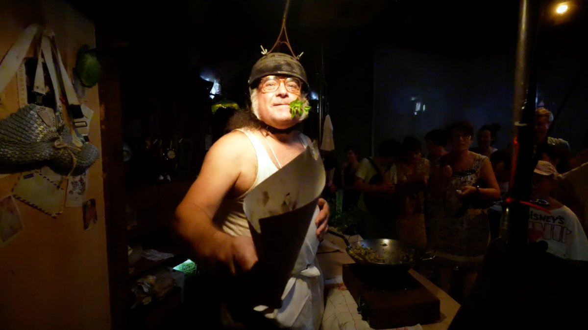 🅱️🎪 #BilbokoKalealdia2025-ean, artea eta elkartasuna eskuz esku joan ziren 🌿 Escarlata konpainiaren "Devoris Causa" ikuskizunari esker, 483€ bildu genituen sarreren salmentarekin 🎟️ Gaur, diru hori errefuxiatuei janaria eramaten dien <a href="/ProyectoSabores/">Zaporeak</a> Elkarteari eman diogu 🫂🍲