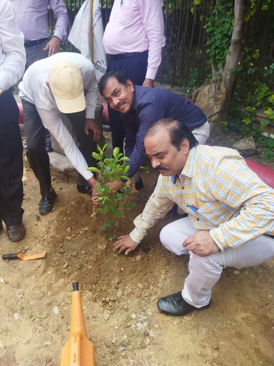 TCIL joins the nation in #SwachhtaCampaign2025 &amp; #SHS2025 by organizing "Ek Ped Maa Ke Naam", under which fruit saplings were planted in TCIL Bhawan premises, echoing the spirit of a Cleaner &amp; Greener Bharat.
#EkPedMaaKeNaam 
#Swachhotsav #SwachhtaHiSeva2025