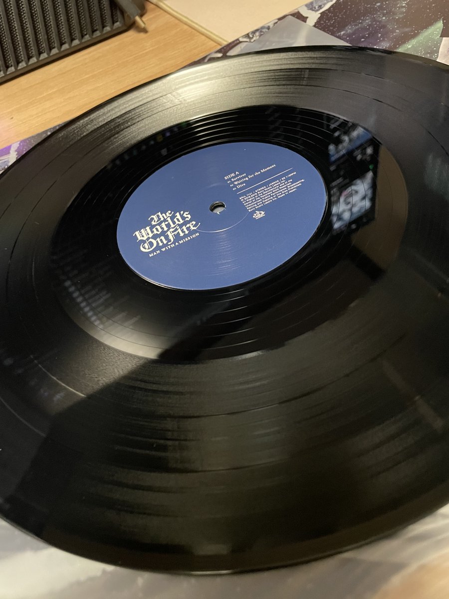 ついに『The World's On Fire』LP届いた！カッコよすぎて最高！！