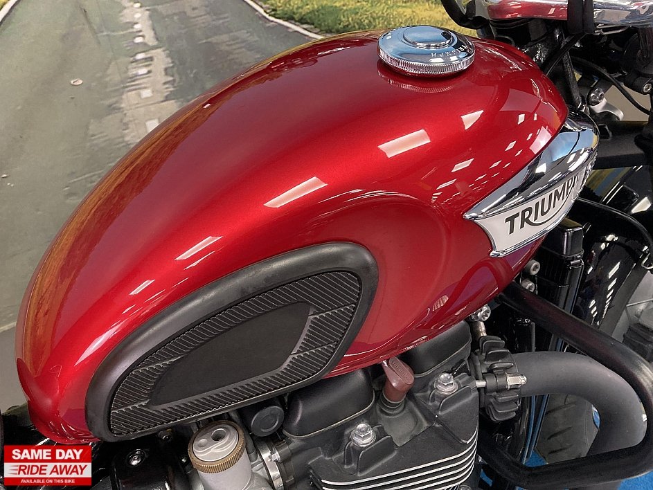 Reserve this CMC approved 2019 Triumph Bonneville Speedmaster
or any of our 100's of used bikes today with a £100 deposit.

2019, 19' registration, only 3,579 miles, 2019 Triumph Bonneville Speedmaster. £9,499.

cmcbikes.com/used-motorcycl…

If it's bikes, it's CMC