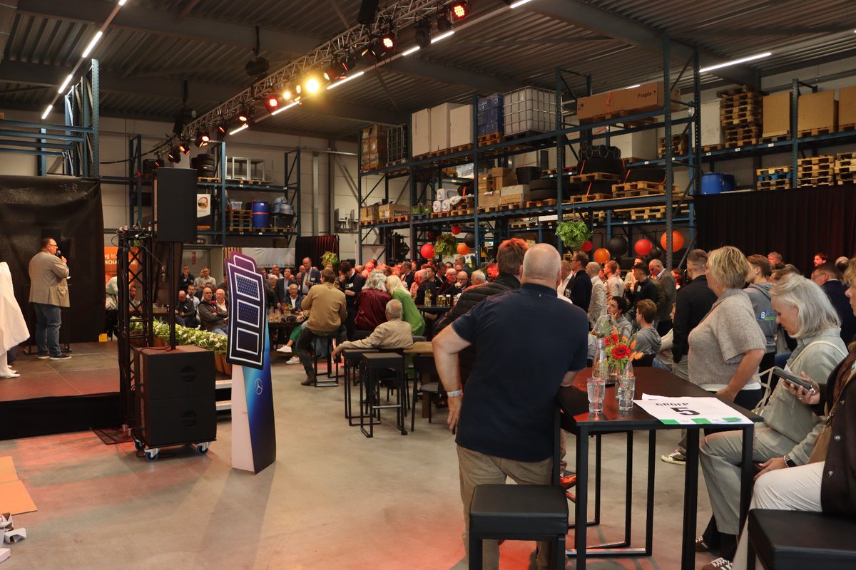 Op woensdag 17 september jl. organiseerde Businessclub de Wetering van Sportclub Genemuiden haar jaarlijkse sponsordag. Dit jaar vond het evenement plaats bij Jobtrans Genemuiden, met als centraal thema ‘Energietransitie’.
tinyurl.com/2jwc3nb3