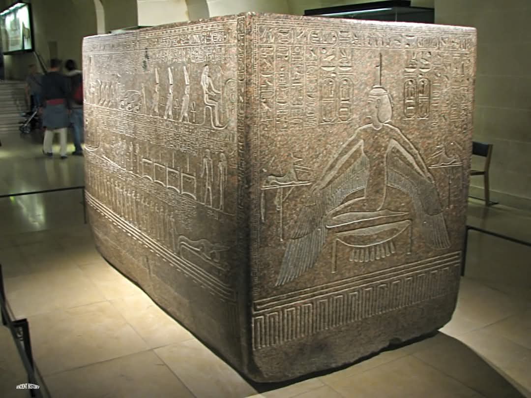 rj7259's tweet photo. A giant stone coffin from ancient Egypt, made of pink granite from the Aswan region. It is part of the sarcophagus of a pharaoh from the New Kingdom, around the 13th century BC, usually placed in the Valley of the Kings tomb or mortuary temple. https://t.co/CeLXueI220