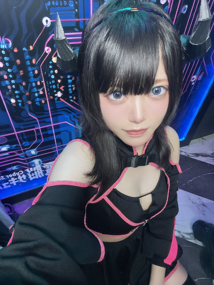 ろぐいんしました！
前半るるなさん、りおんさん、巡さん、ドクロちゃん、らいせでいます！
おまちしてますჱ̒^_  ̫ _^