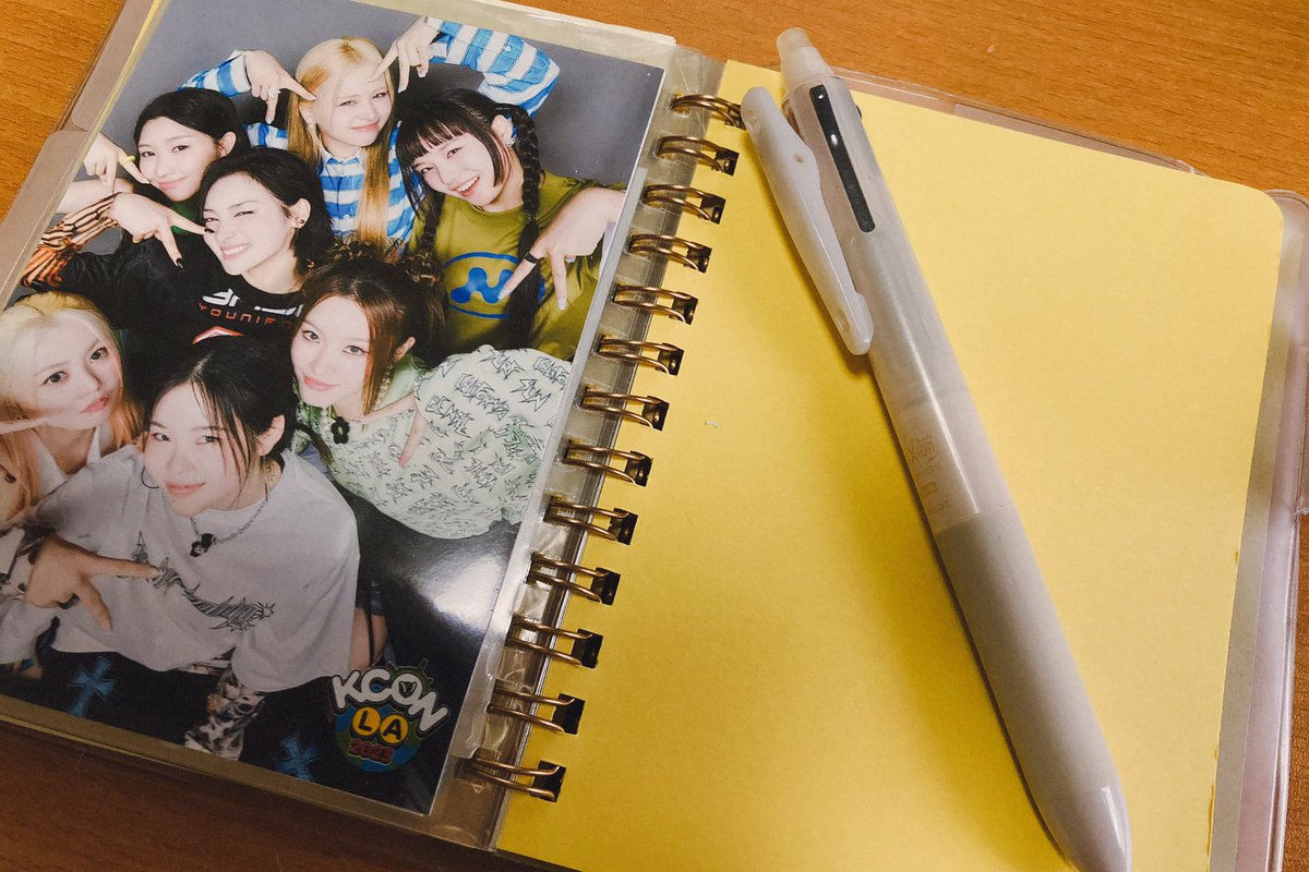 ⠀
私の仕事用の手帳にずっと挟んでるXGﾁｬﾝ( ´_ゝ`)