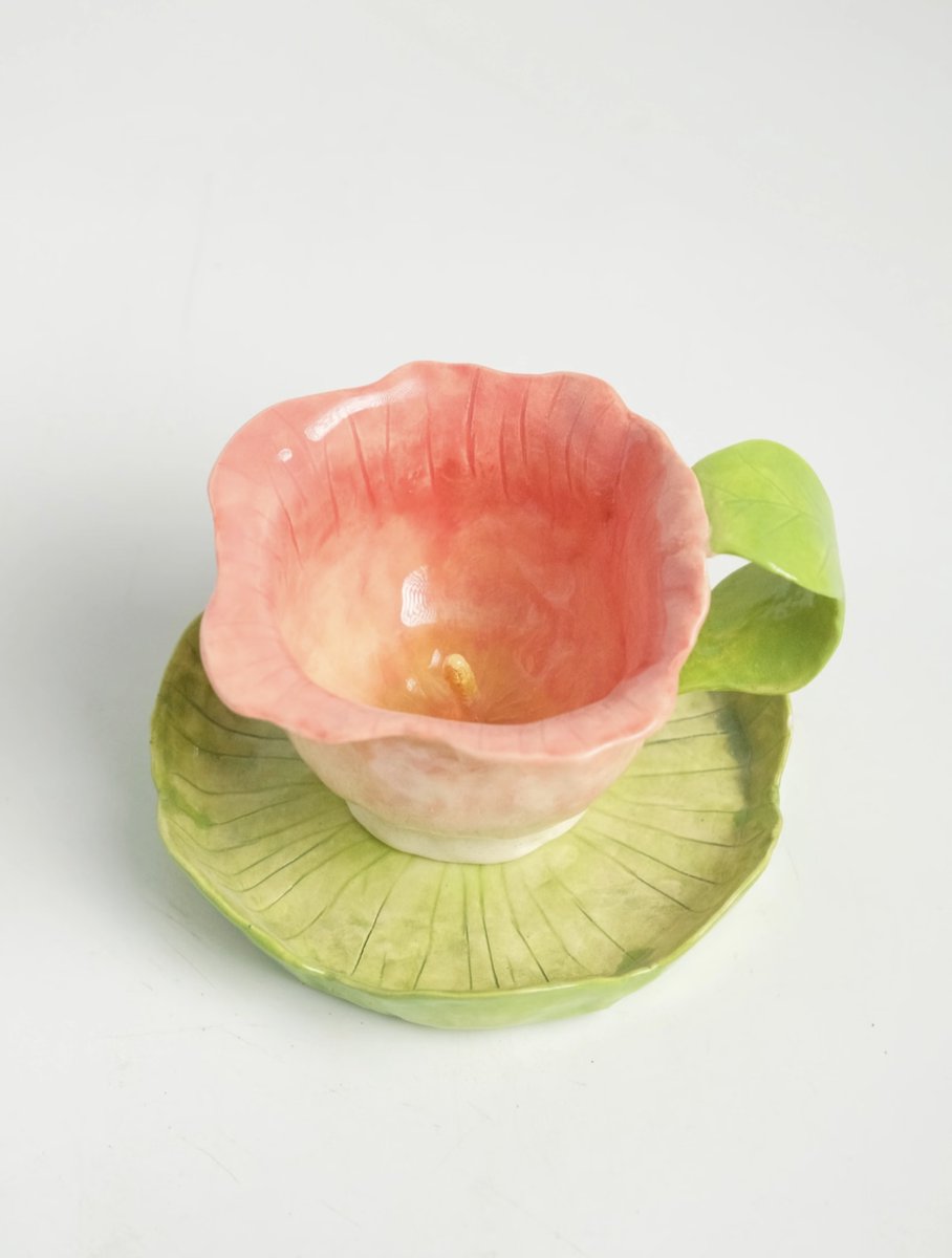 BeautifulJDZ's tweet photo. Ceramic cups inspired by flowers.
They are respectively the climbing rose and the hibiscus. https://t.co/bN9feZd9PQ