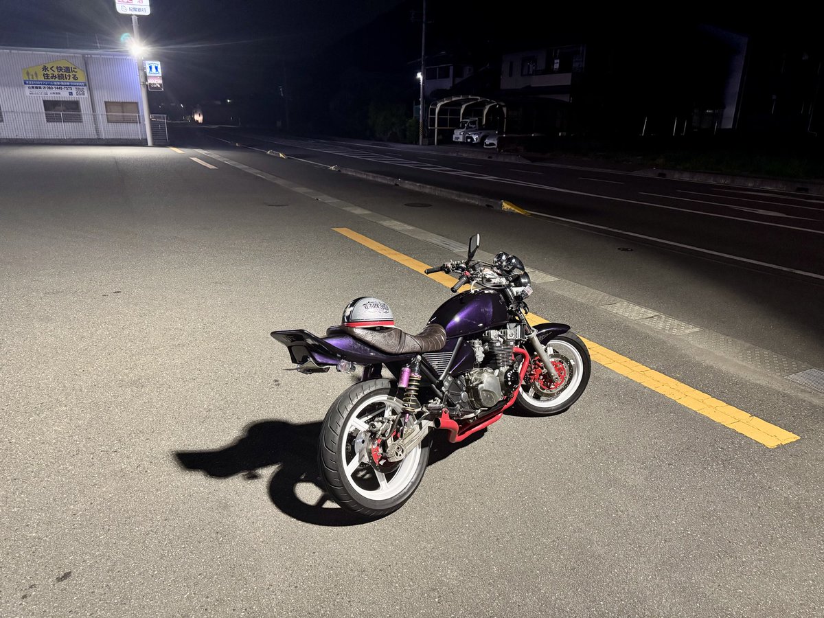 ゼファー400売ります🔥
エンジン腰上oh、再生キャブ
ワルツ機械、クアンタムサスペンション
フロントフォークOH、クラッチ周りOH
デイトナスタビ、アールズオイルクーラー
他にも色々してます！
いろんな整備してから2000キロ走ってないくらいで極上です！
車両交換下取りも大歓迎🔥
#ゼファー400