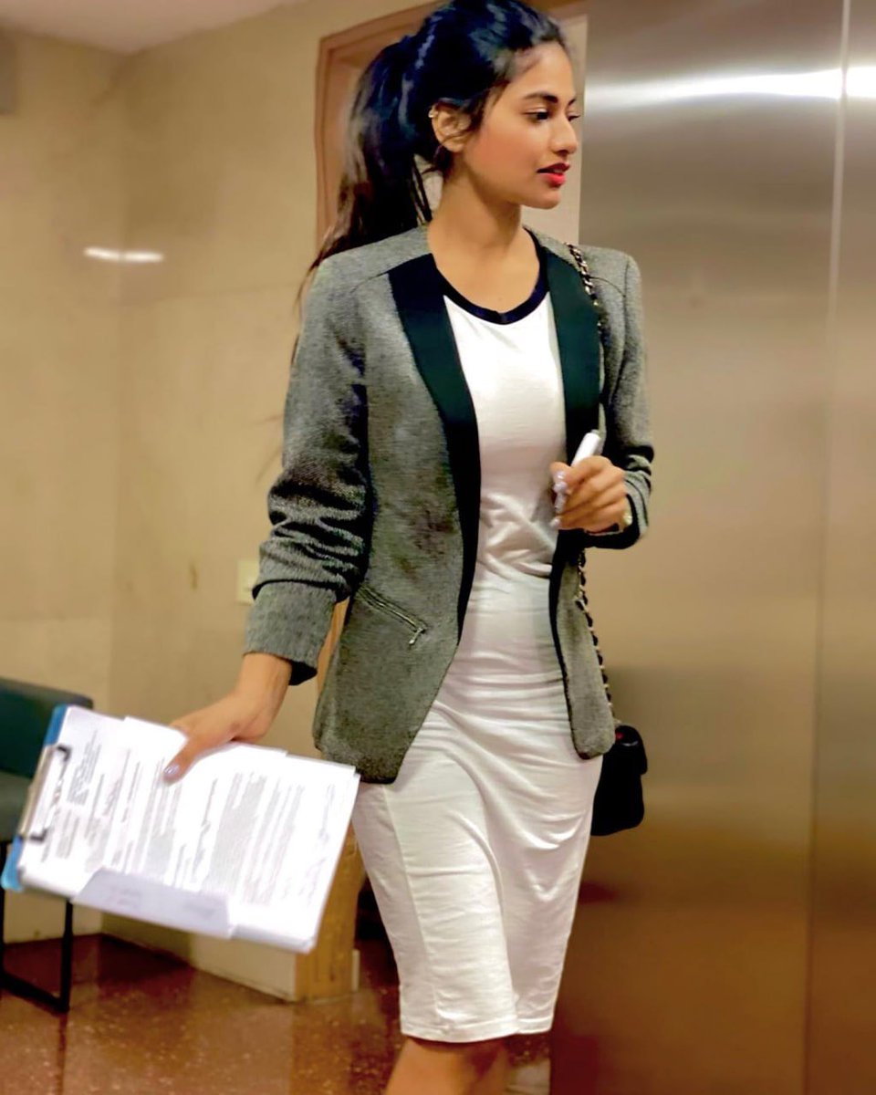 Palakagarwal56's tweet photo. It’s a busy schedule working straight for the project but getting things done by the task at one time #project100 https://t.co/2JX3MrAynf