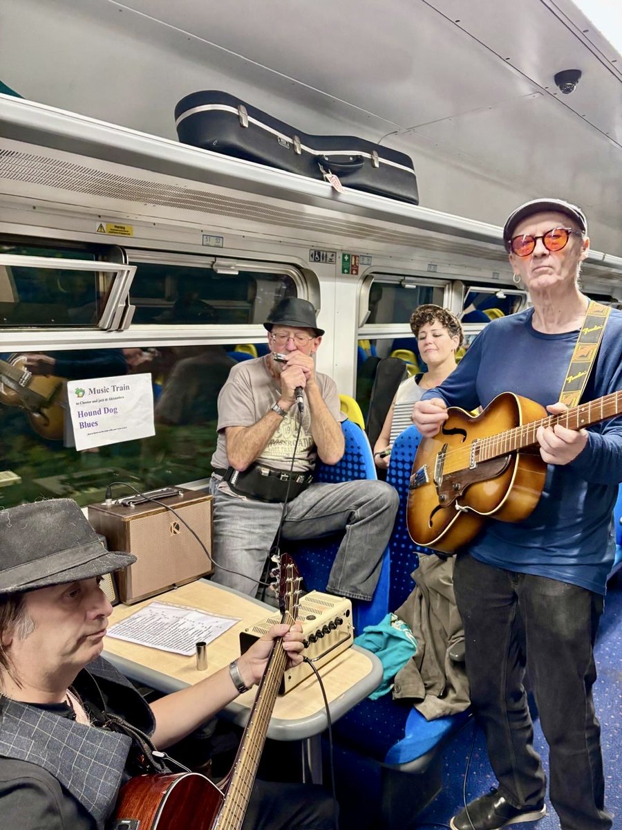 FoAInterchange's tweet photo. Fabulous night on the #musictrain last night from #Altrincham to #Chester with #HoundDogBlues
@northernassist @MidCheshireCRP
followed by a night of #jazz in Alexander’s and bangers and mash! #rail #train .
Next one October 16 th
https://t.co/TI4er94oFv https://t.co/O3S93azNNa