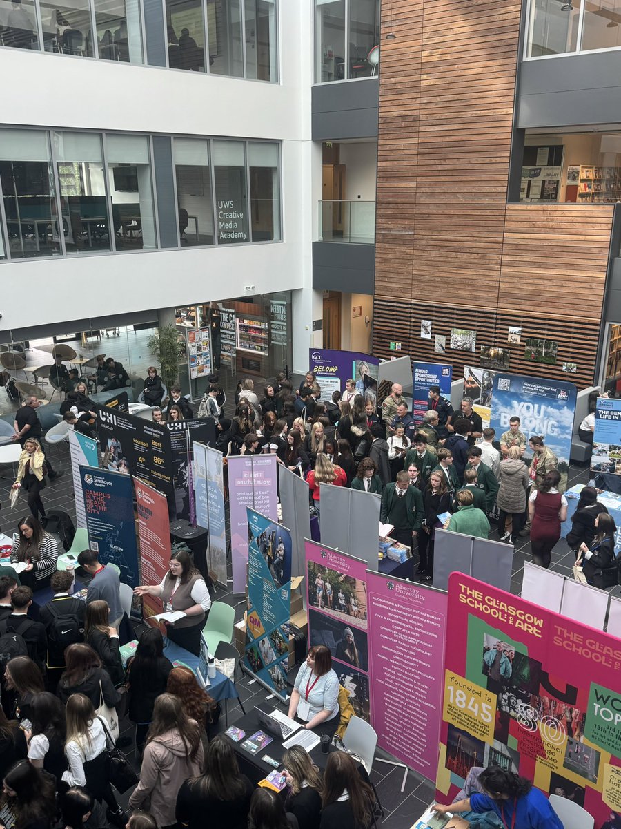 IRoyalDYW's tweet image. Throwback to last Thursday when our S6 university applicants explored their next steps at the annual @ucas_online Discovery Day at @UniWestScotland 🎓📚 Big dreams ✅ Big decisions ✅ free pens 👀✅ @MrsDorrian @careerswummin @IrvineRoyalAcad 💫 #ambition #believesinbetter